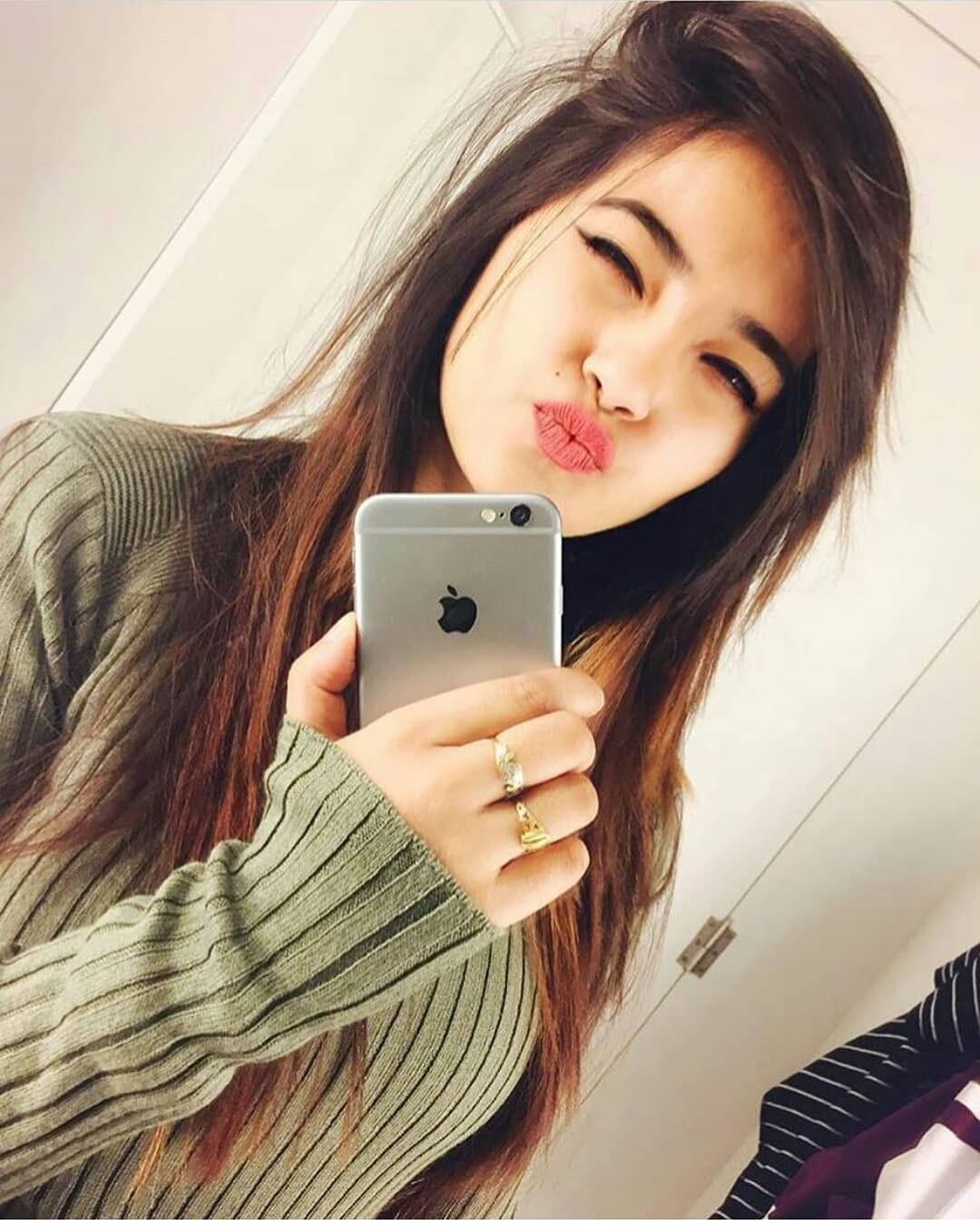 Beautiful Girl Selfie Images 1080p HD Best Pictures, Wallpapers & Photos  2023